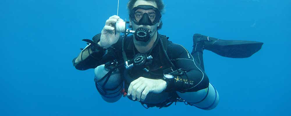 Sidemount diving with two tanks