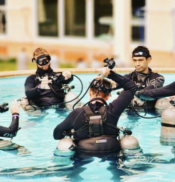 Technical divers pool training