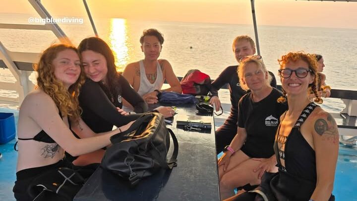 Sunset divers